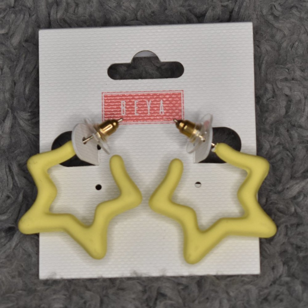 🔥 3/$15 NWT Beya Yellow Star Earrings